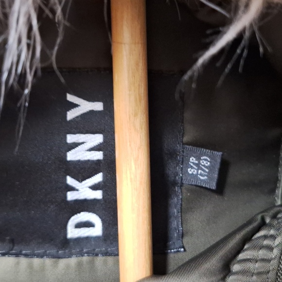 DKNY BIG GIRLS HOODED LONG ANORAK WITH FAUX -FUR TRIM, USED SIZE S 7/8 - Picture 3 of 5